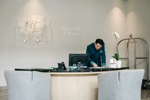 Holiday Inn & Suites Jakarta Gajah Mada Area Publik Photos