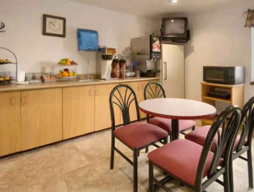 Super 8 by Wyndham Elko Dining Photos