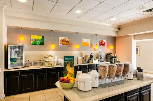 Quality Inn Near Joint Base Andrews-Washington Area Makanan Photos