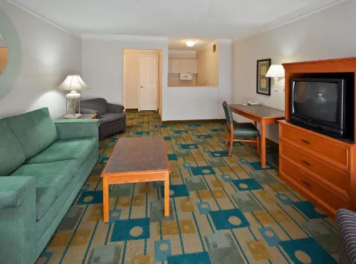 La Quinta Inn & Suites by Wyndham Redding Photos