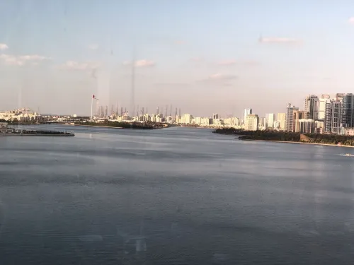 Golden Tulip Sharjah Рядом с отелем Photos