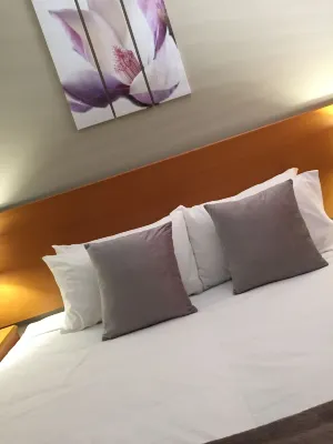 Cosmopolitan Motel & Serviced Apartments Photos