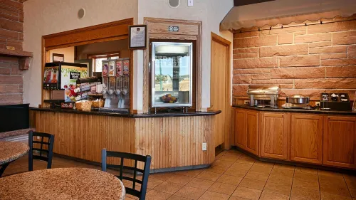 Best Western Plus Silver Saddle Inn Restauration Photos