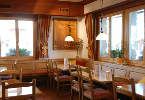 Hotel Brienz Restauration Photos