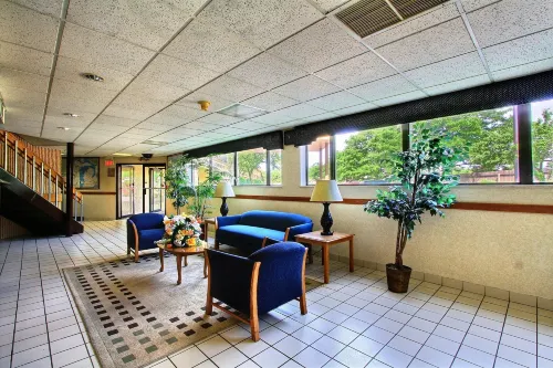 Days Inn & Suites by Wyndham Madison Heights MI Public Areas Photos