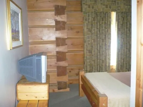 Basecamp Lodge Golden Public Areas Photos