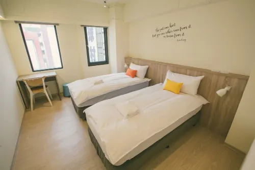 Stray Birds Taichung Hostel Featured Photos