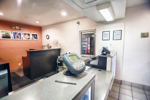 Motel 6 Mammoth Lakes, CA Espaces publics Photos