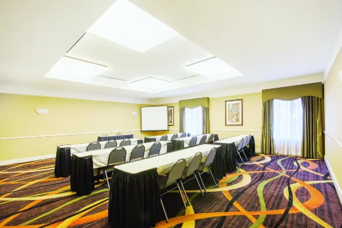La Quinta Inn & Suites by Wyndham Cincinnati Airpt Florence Featured Photos
