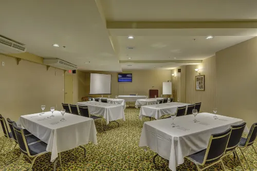 Best Western Peace Arch Inn Business Facilities Photos