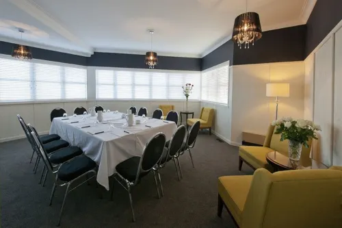 Prince's Gate Hotel Business Facilities Photos