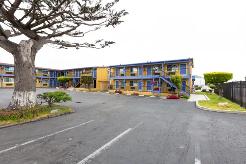 SureStay Hotel by Best Western Seaside Monterey Exterior Photos