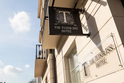 The Tudor Inn Hotel Esterni Photos