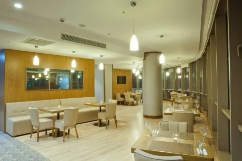 Parkside Hotel & Apartments Restauration Photos