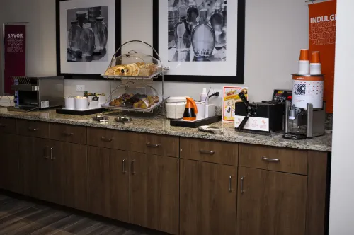 Hampton Inn & Suites by Hilton Truro Dining Photos