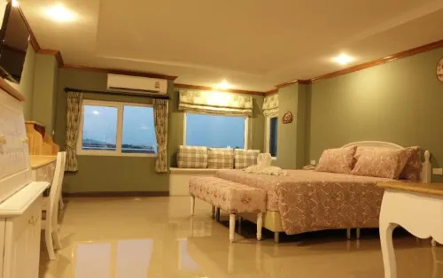 The Lilly Hotel Phòng Photos