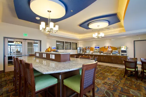 Holiday Inn Express & Suites Denver East-Peoria Street Restauration Photos