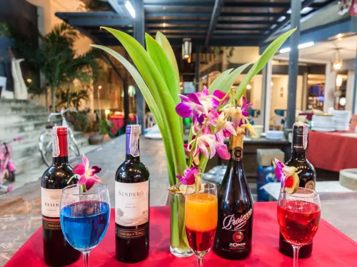 PP Charlie Beach Resort Dining Photos