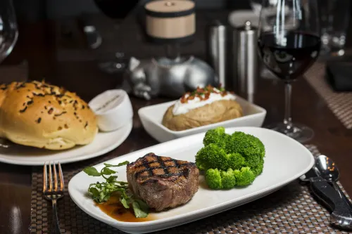 Niagara Falls Marriott Fallsview Hotel & Spa Dining Photos