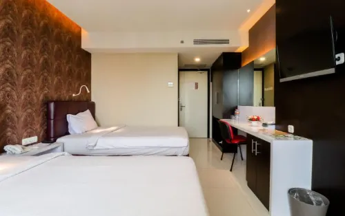 Empress Hotel Makassar City Center by Life Kamar Photos