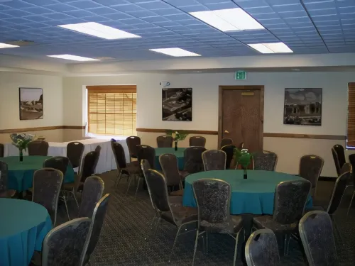 Best Western University Inn Restauration Photos