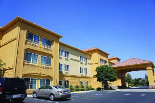La Quinta Inn & Suites by Wyndham Visalia/Sequoia Gateway Unggulan Photos