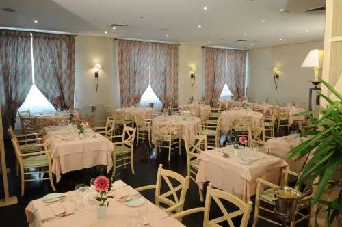 FlyOn Hotel & Conference Center Dining Photos