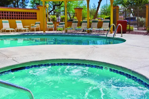 La Quinta Inn & Suites by Wyndham Tucson Airport Featured Photos