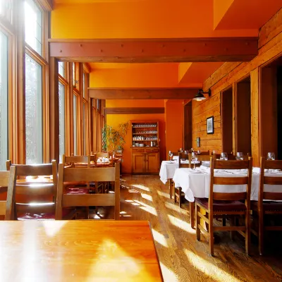 Emerald Lake Lodge Restauration Photos