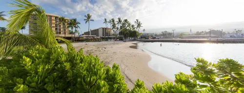 Courtyard by Marriott King Kamehameha's Kona Beach Hotel Exterior Photos