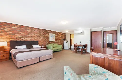 Waves Motel and Apartments Photos