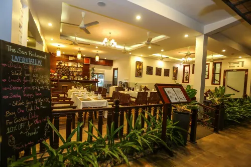 The Moon Residence & Spa Ăn uống Photos