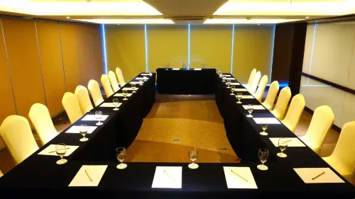 Louis Kienne Hotel Pandanaran Business Photos