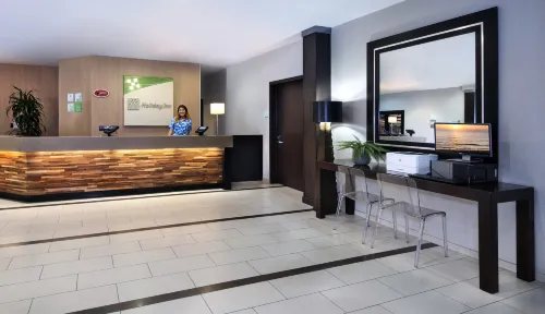 Holiday Inn & Suites Anaheim (1 Blk/Disneyland®) Public Areas Photos