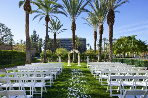 Sheraton Park Hotel at The Anaheim Resort Dining Photos