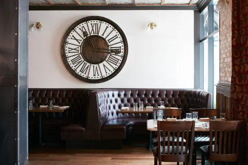 Club Quarters Hotel in San Francisco Restauration Photos