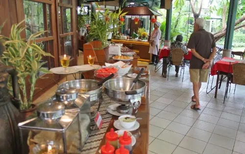 Hotel Dana Solo Makanan Photos