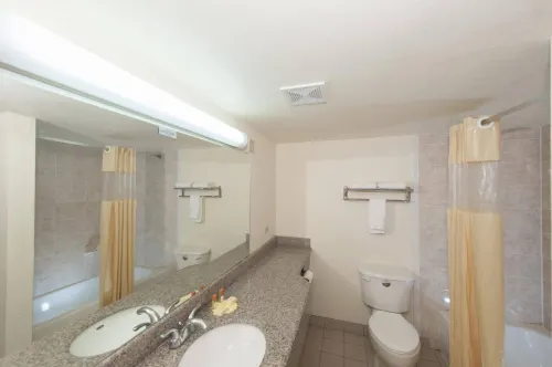 Days Inn & Suites by Wyndham Laredo Photos