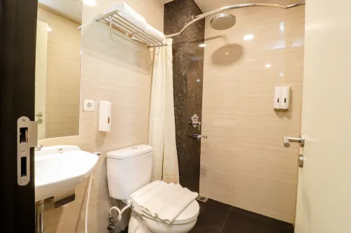 Empress Hotel Makassar City Center by Life Photos