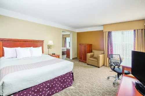 La Quinta Inn & Suites by Wyndham Cincinnati Airpt Florence Featured Photos