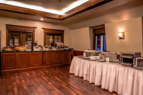 Château Beauvallon Dining Photos