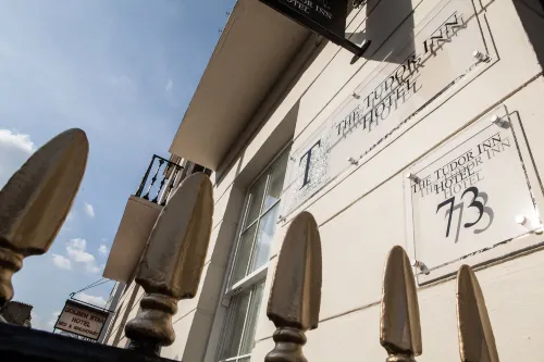 The Tudor Inn Hotel Esterni Photos