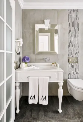Mirrors Hotel Photos