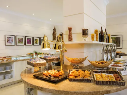Hilton Garden Inn Hanoi Dining Photos