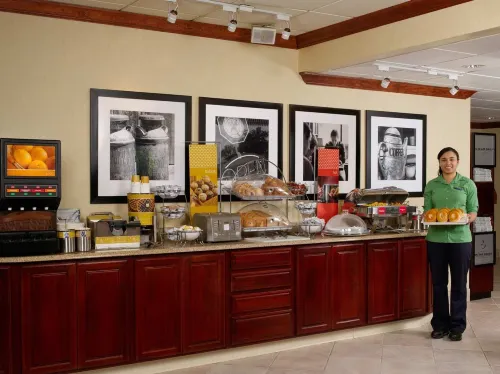 Hampton Inn Philadelphia/Mt. Laurel Restauration Photos