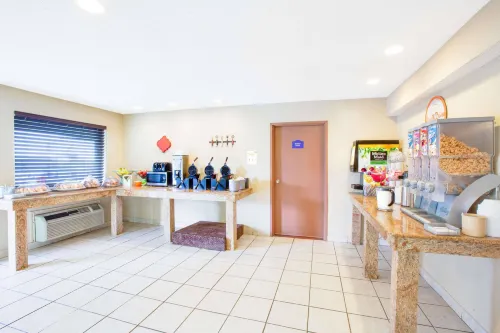 Motel 6 Corpus Christi, TX - North Restauration Photos