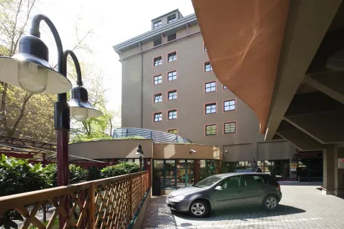 Ibis Budapest Heroes Square Экстерьер Photos
