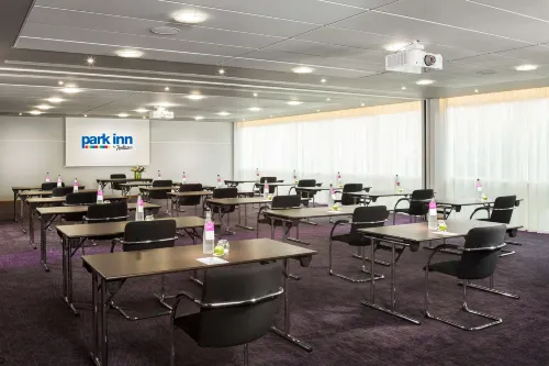 Radisson Hotel and Conf Centre London Heathrow Business Facilities Photos