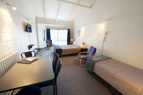 Ambassador Thermal Motel Rooms Photos