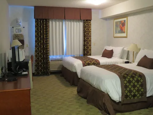 Lexington Inn & Suites-Windsor Photos
